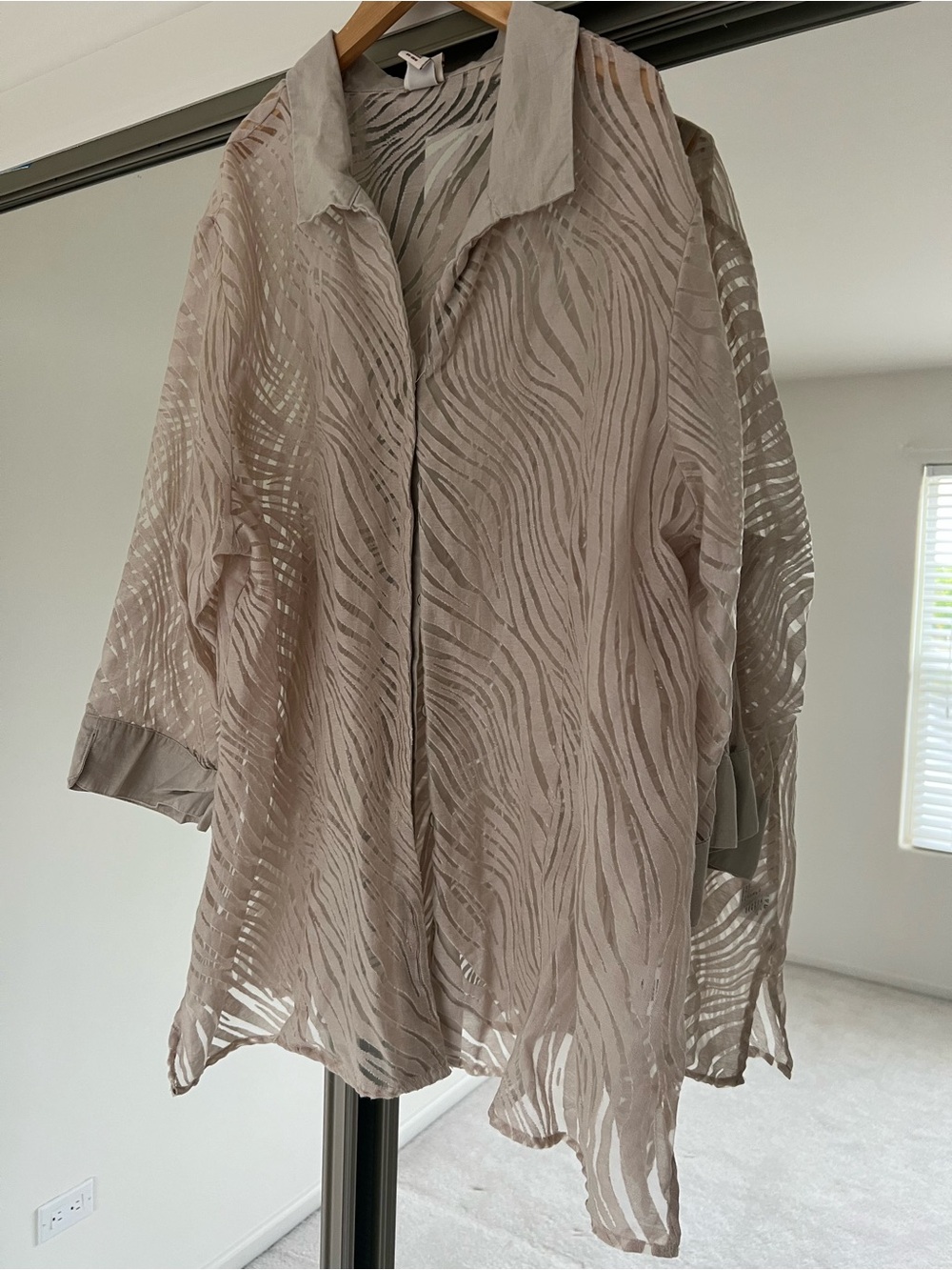 Sheer Wave-Pattern Lightweight - Taupe